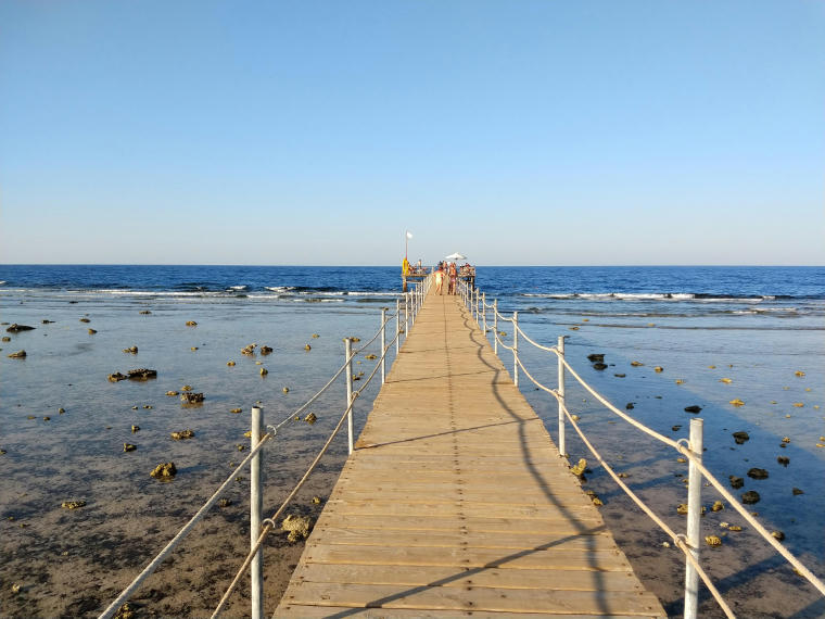 Catwalk from the beach to the coral reef